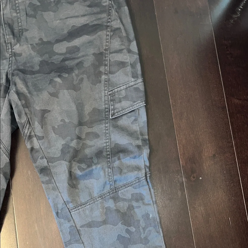Supplies Woman’s Camouflage Cargo Pants size 12